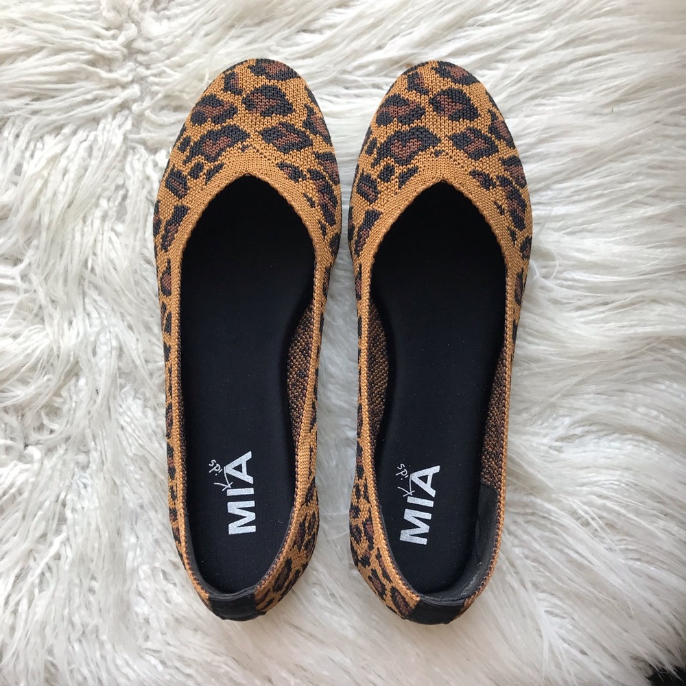 NWT. Mia kids kandi leopard flats. Size 2
